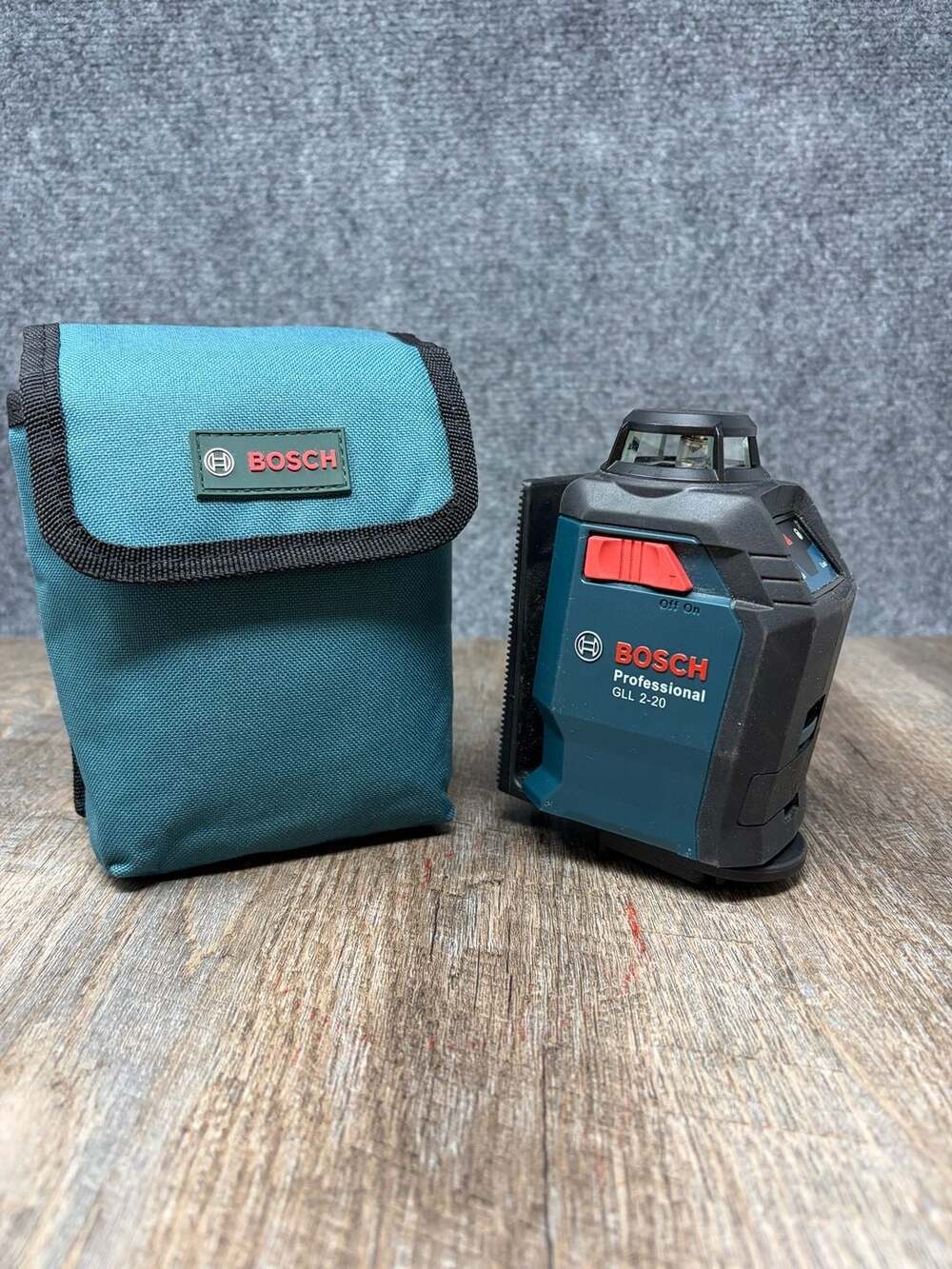 Bosch Self-Leveling Cross-Line Laser Level GLL 2-20 with soft case. Tested-works